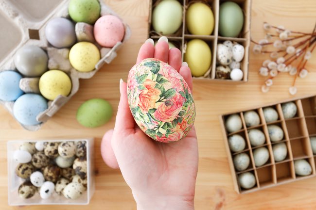 Huevos de Pascua con découpage