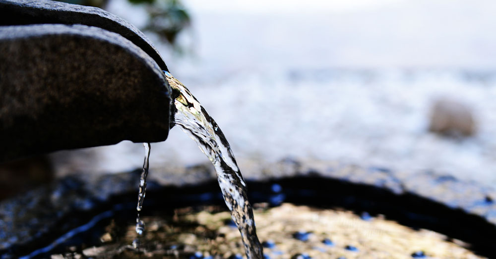 Fuentes de agua en el jardín