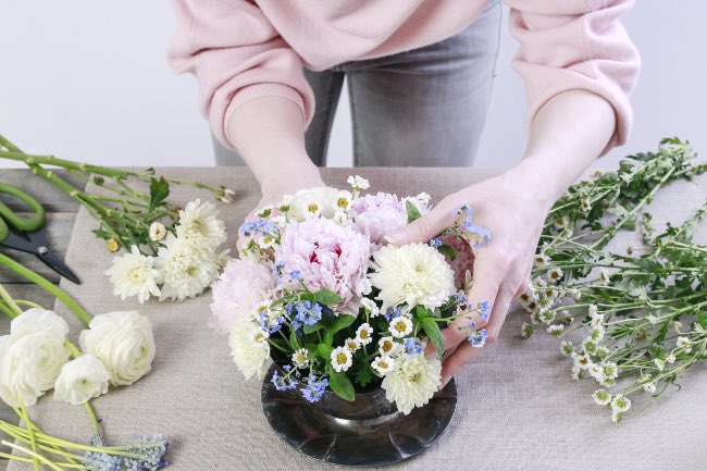 Cómo hacer arreglos de mesa primaverales