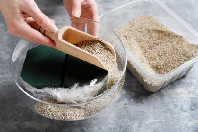 Cómo hacer centro de mesa de primavera en un recipiente de cristal