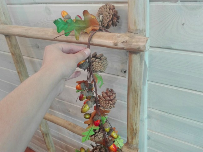 Guirnalda artificial para la decoración en otoño