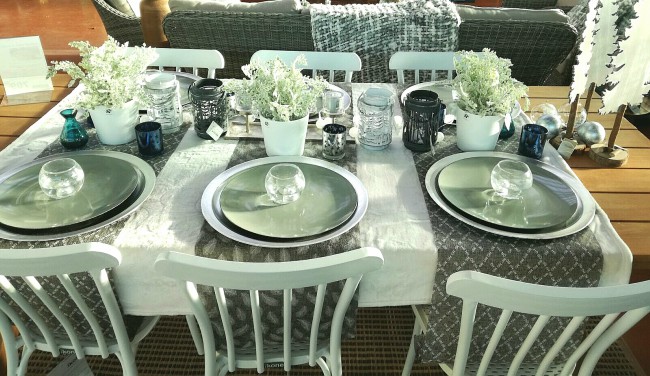 Cómo vestir la mesa con adornos navideños