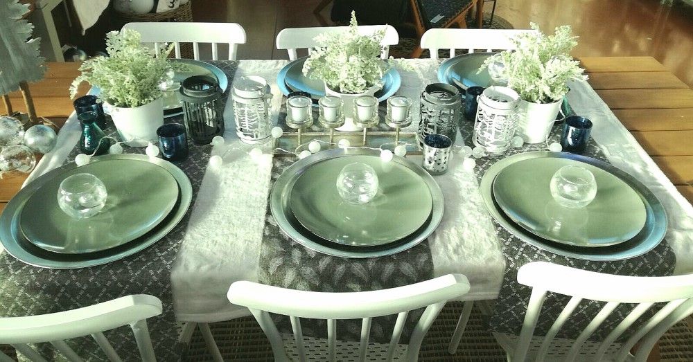 Cómo vestir la mesa con adornos navideños