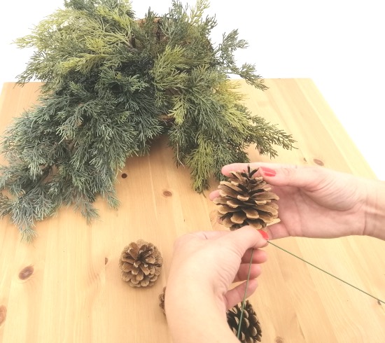 Cómo hacer una maceta colgante de Navidad