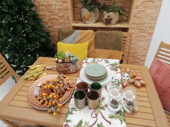Idea para decorar la mesa de Navidad con un toque rústico