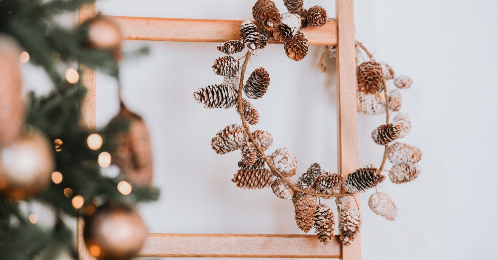 5 ideas de manualidades para Navidad con piñas secas