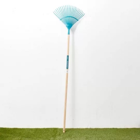 Escoba de 22 púas para césped Marca Verdecora.
