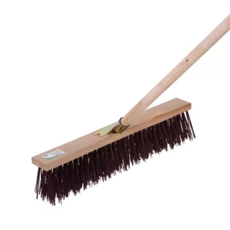 Cepillo de jardín con mango de madera