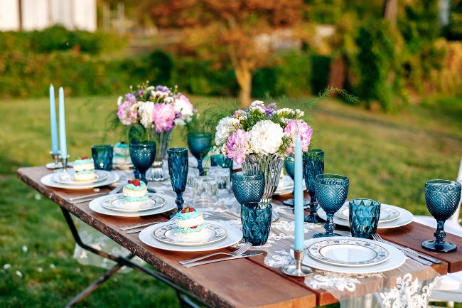 Cómo elegir arreglos de flores para mesas de cumpleaños.