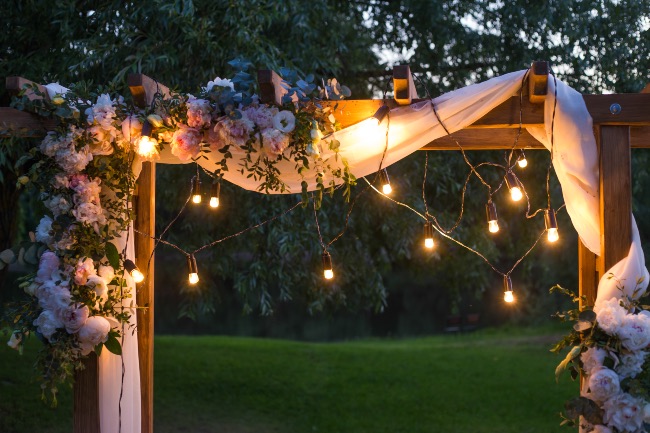 Boda al aire libre de noche
