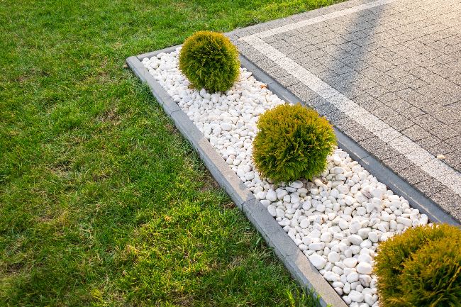 Cómo blanquear piedras del jardín