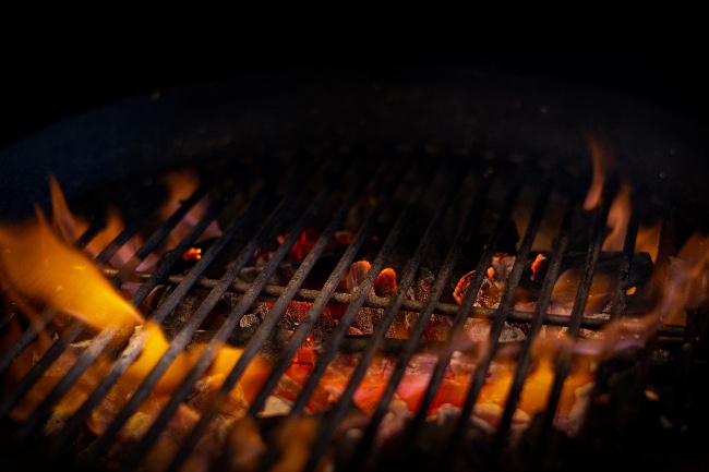 Cómo limpiar una barbacoa de carbón
