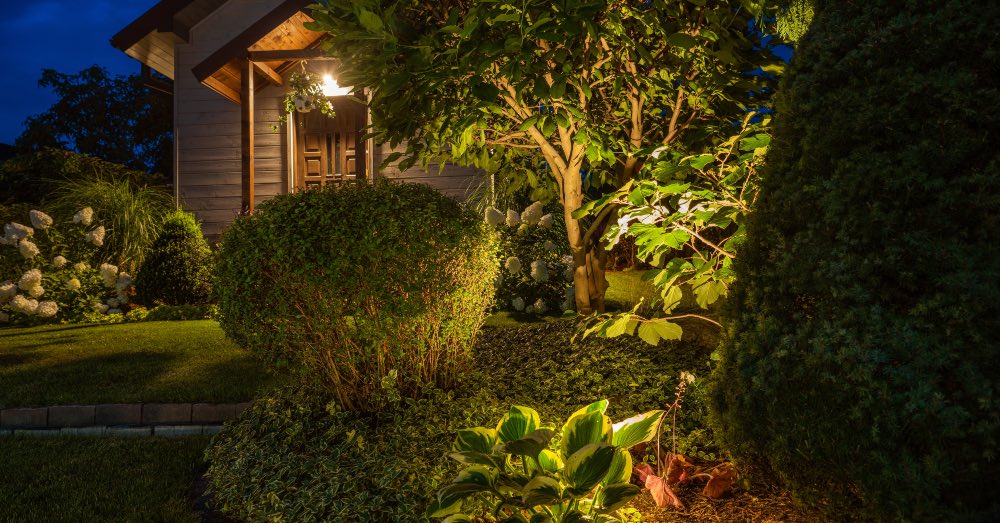 Iluminación por capas: el truco de los profesionales para transformar tu jardín